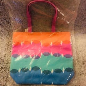 Tote: kapitza x Clinique (MacBook is not included)